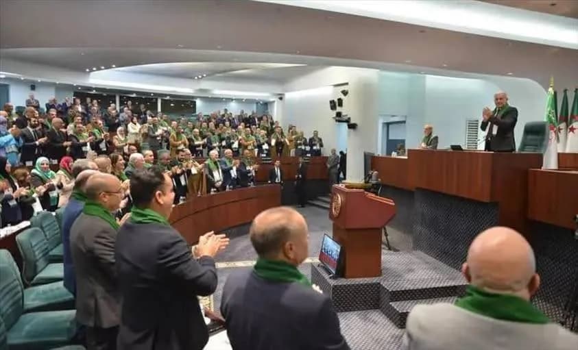 الجزائر تقر قانون تجريم الاستعمار الفرنسي وتطالب بالاعتذار