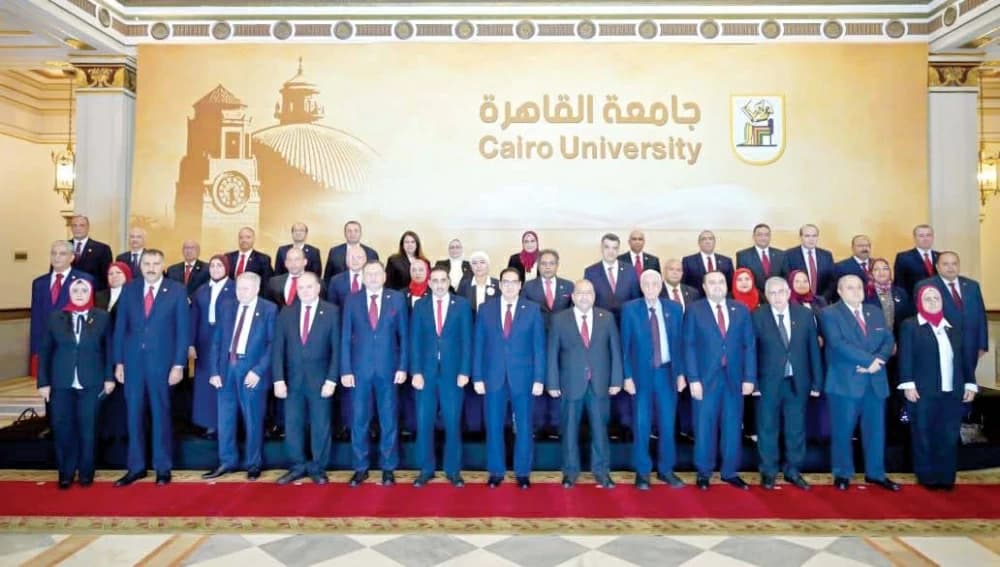 جامعة القاهرة تُطلق مراجعة شاملة للمقررات وتحتفل بإنجازاتها العالمية